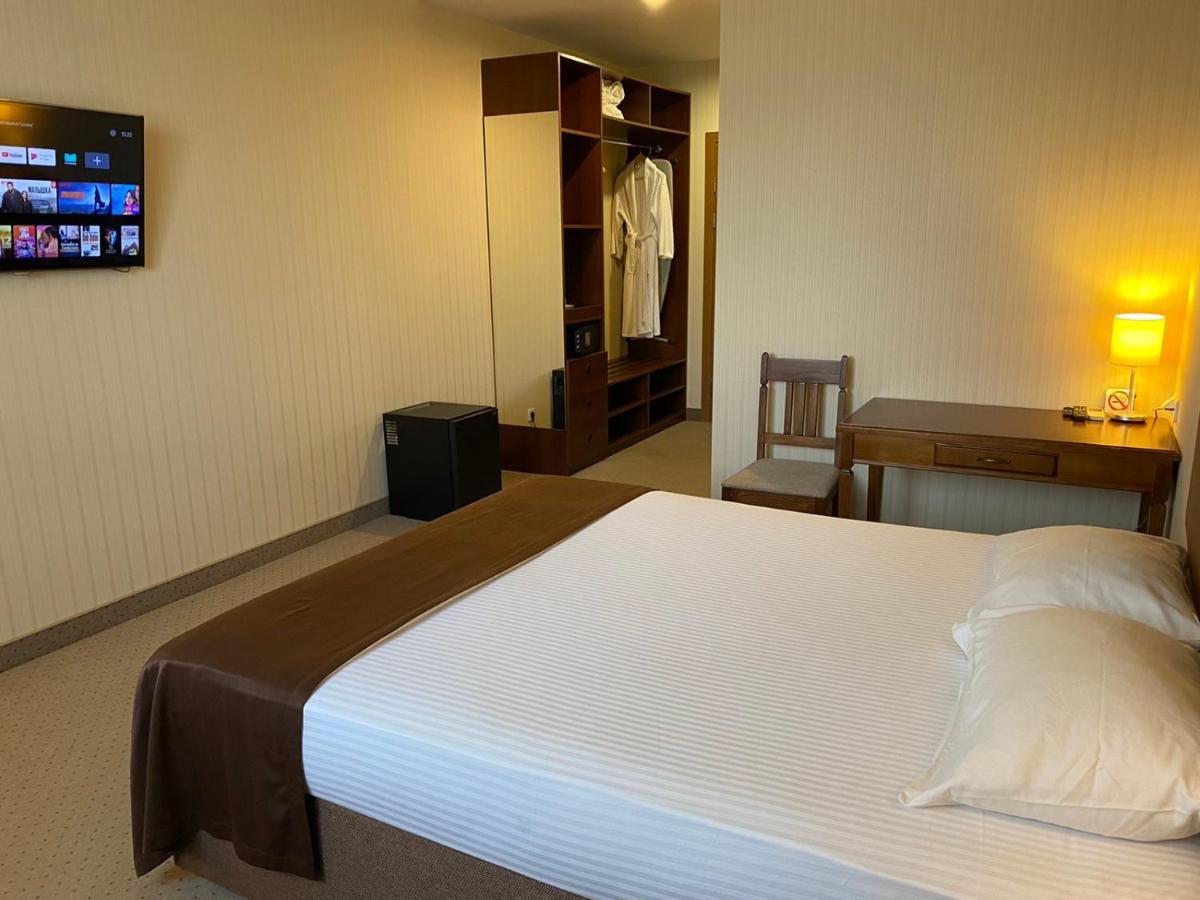 Hotel 7ya Krasnosilske Buitenkant foto