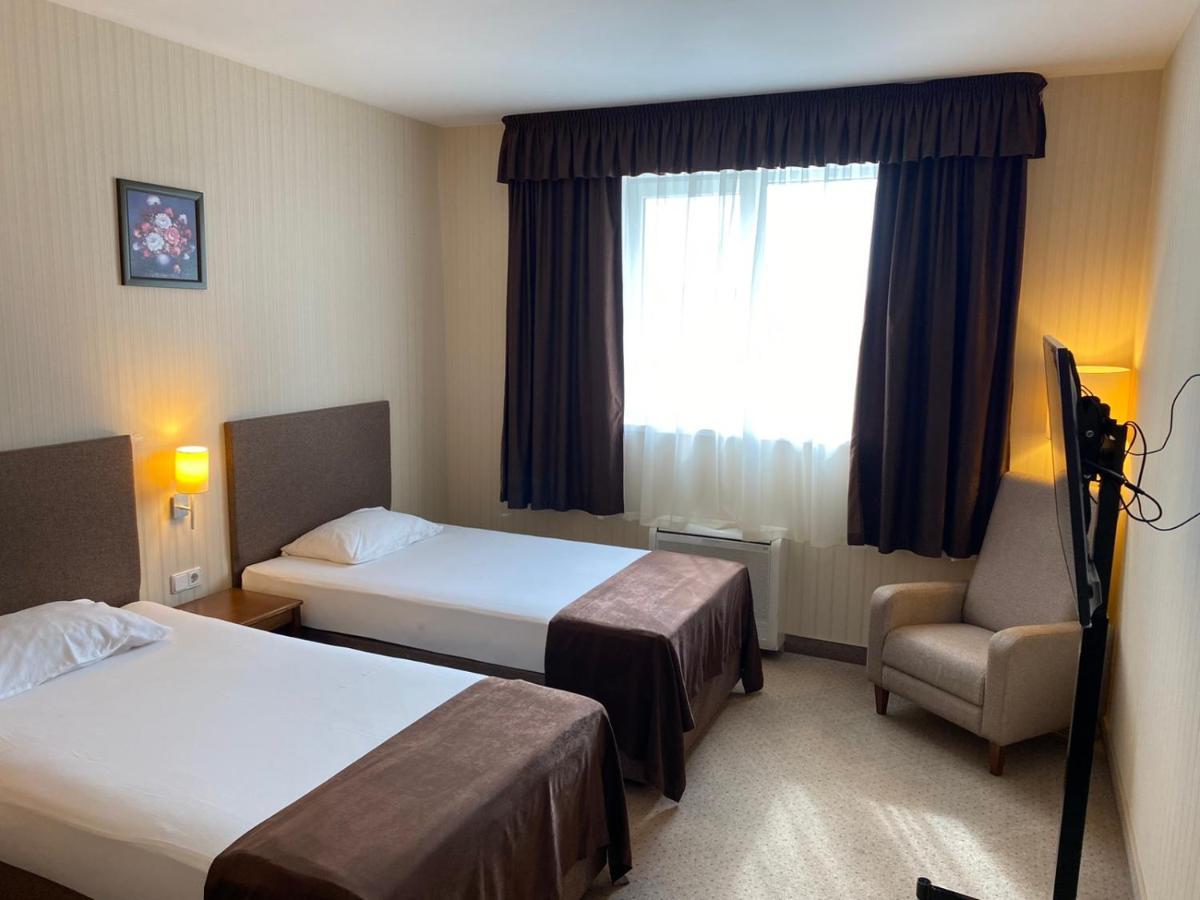 Hotel 7ya Krasnosilske Buitenkant foto
