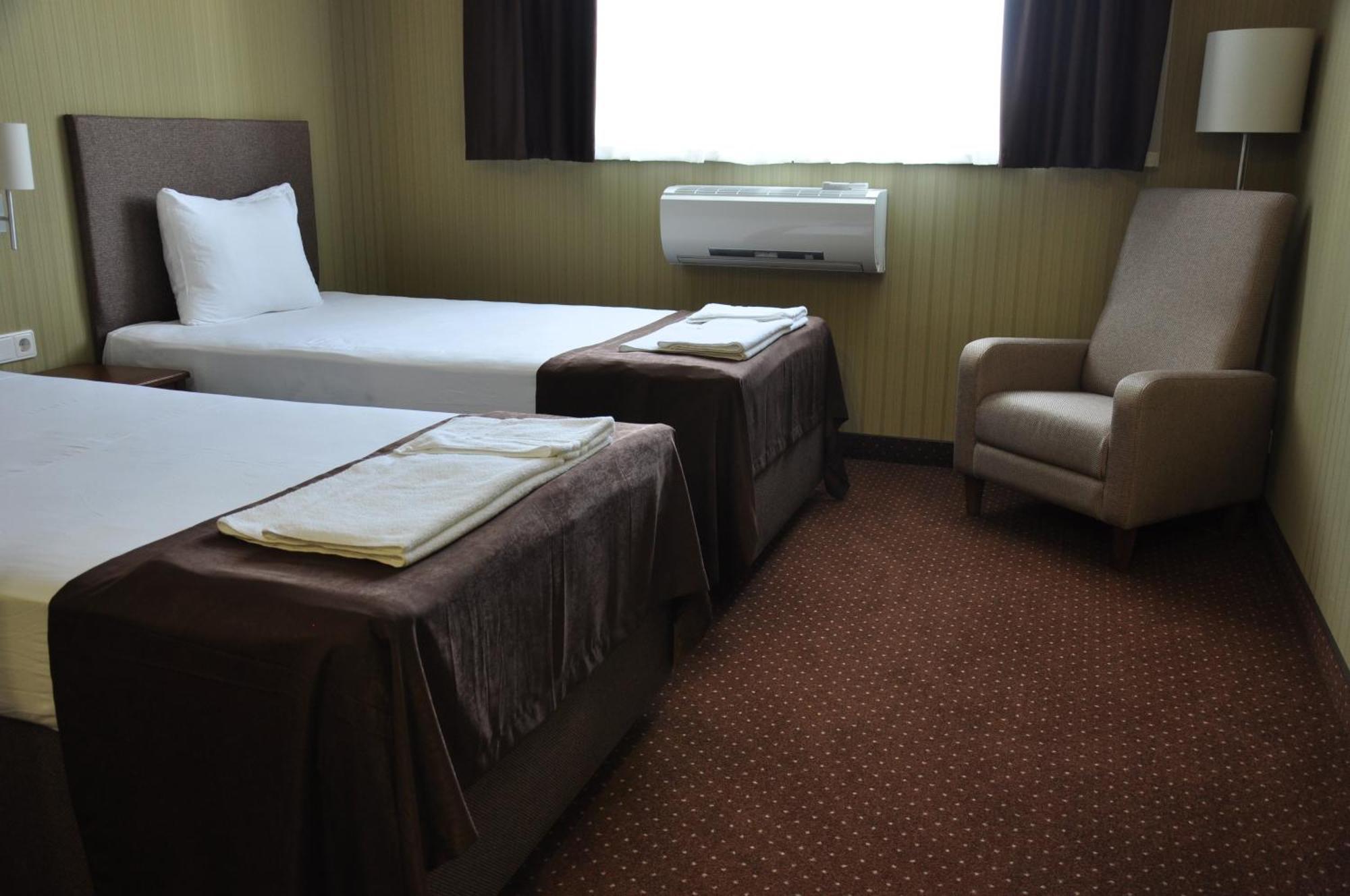 Hotel 7ya Krasnosilske Buitenkant foto
